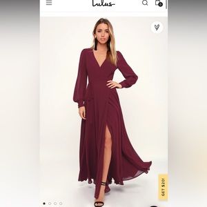 Selling size medium lulus dress. Never worn. Tags still intact.